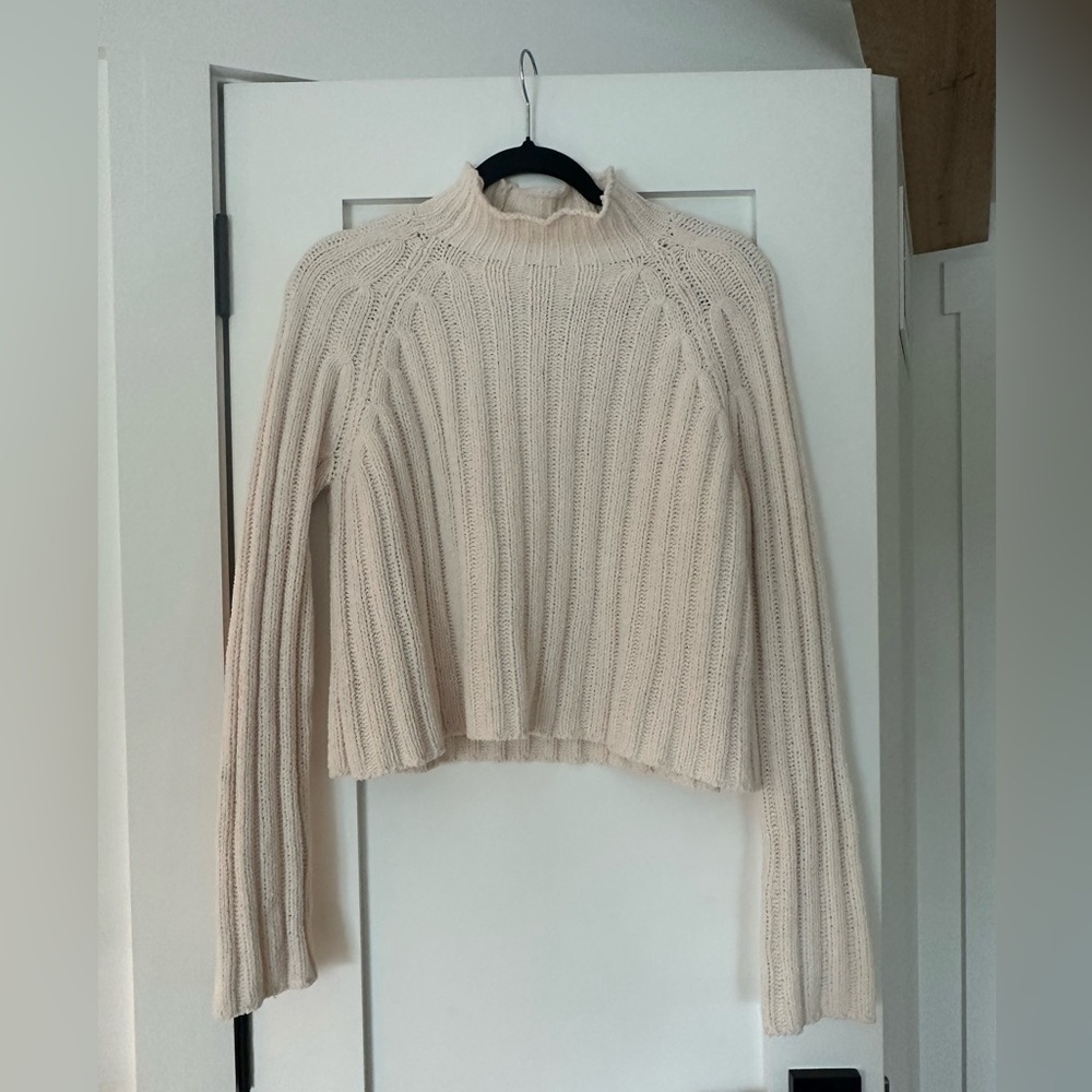 American Eagle Outfitters Cream Ribbed Turtleneck Cropped Sweater - Size Small